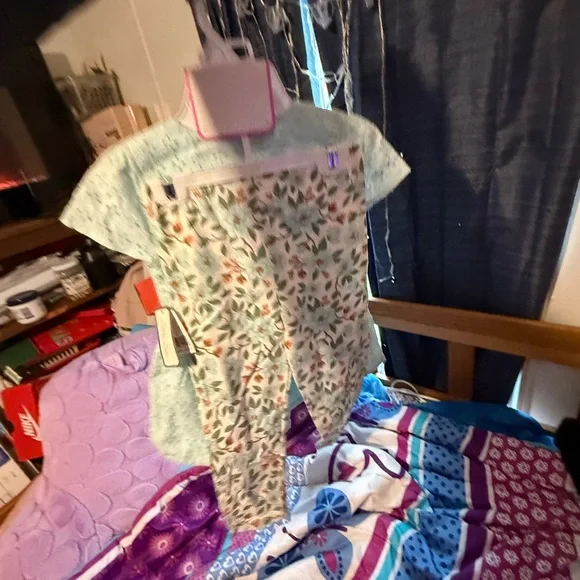 Little Lass Light Green Eyelet Top with Floral Capris and matching headband. - Picture 4 of 5